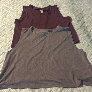 Two gapfit cropped tanks